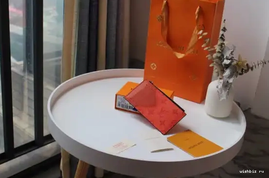 WIS COIN HOLDER LOUIS VUITTON CARD 0528